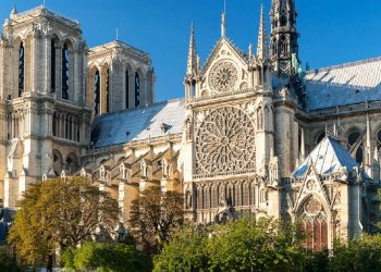 Криптопользователей призывают помочь восстановить Нотр-Дам-де-Пари
