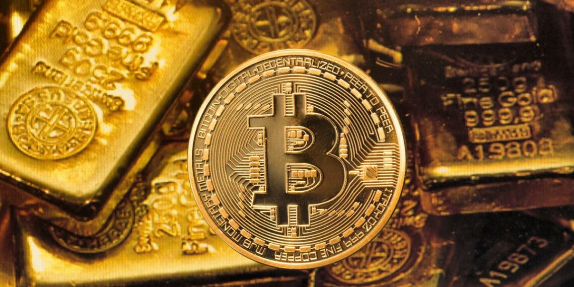 Bitcoin остается лучшим активом года, после золота