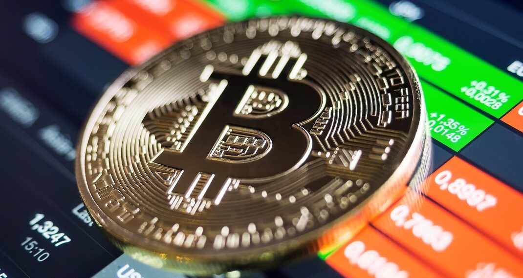 Bitcoin консолидируется в нисходящем клине