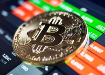 Bitcoin консолидируется в нисходящем клине