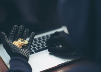 Взлом платформы DeFi Poly Network позволил хакерам украсть более $600 млн в криптовалюте