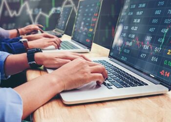 Цена Bitcoin снижается под давлением