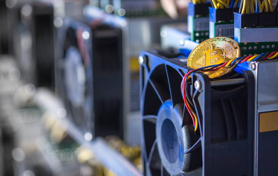 Эксперт призвал россиян не добывать криптовалюту в квартире